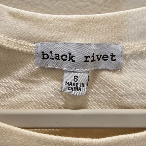 Black Rivet Women's Shortsleeve Studded Top Size Small - Picture 3 of 6